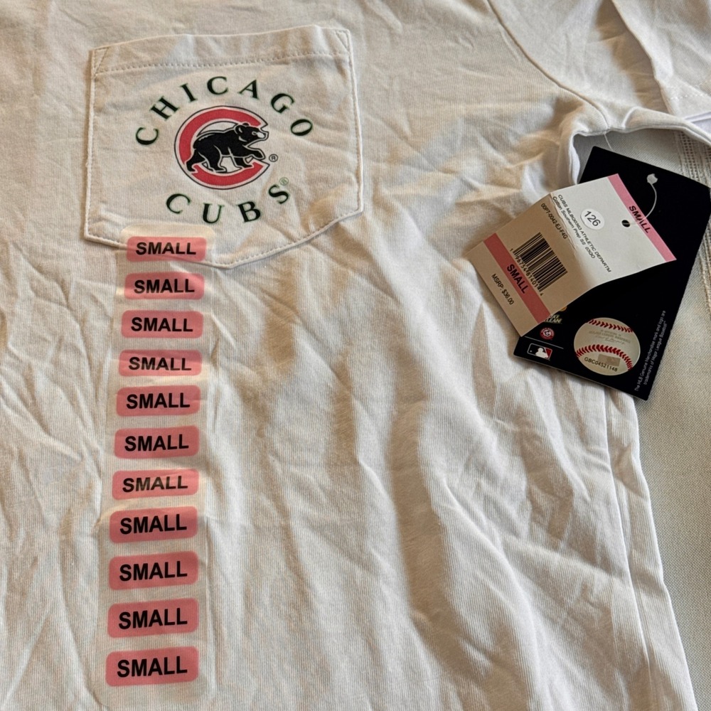 Majestic Chicago Cubs Pocket T-Shirt White Floral Rose Graphic MLB Small - Picture 2 of 5